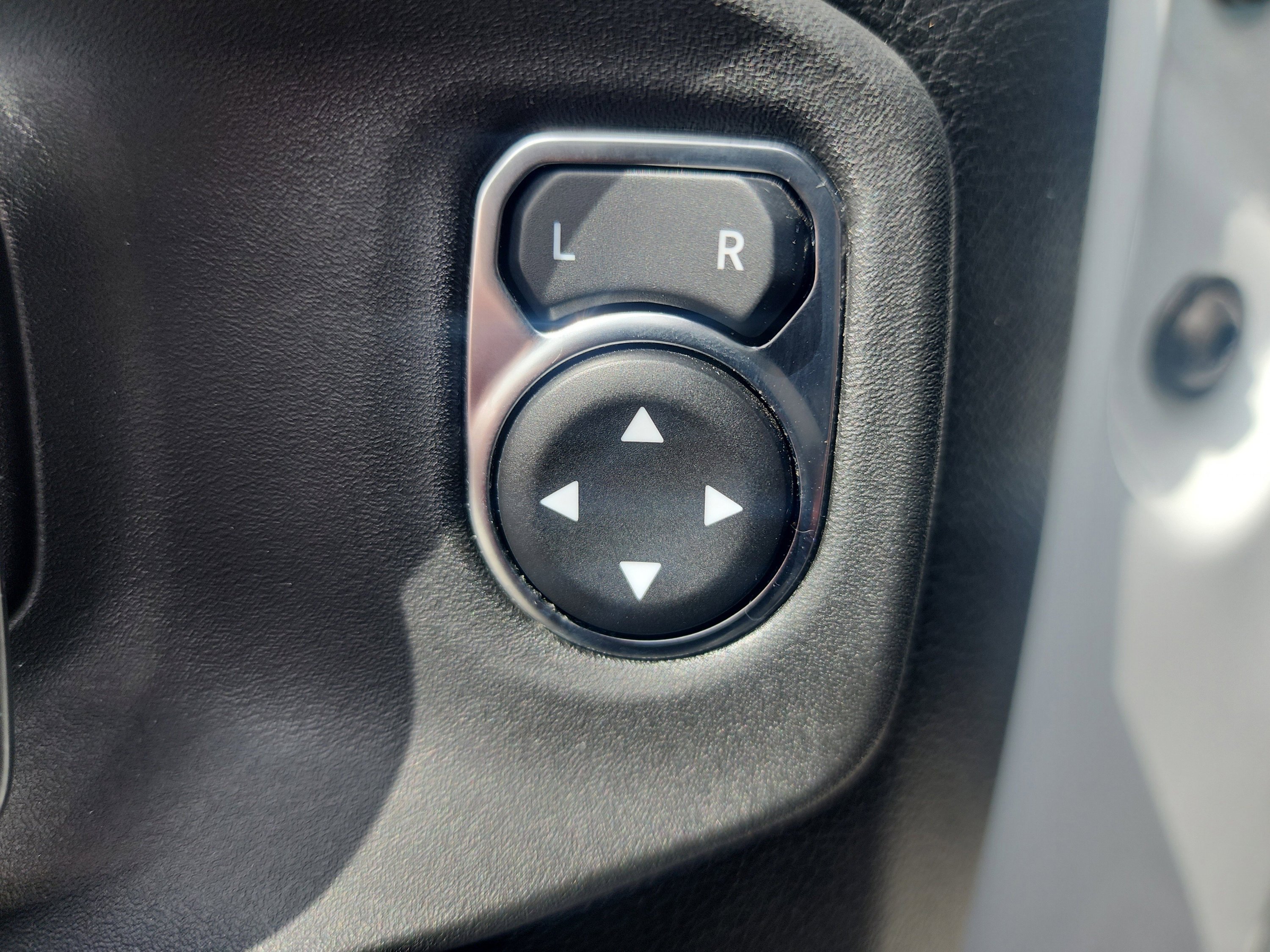 Used 2023 Jeep Gladiator Sport image 15