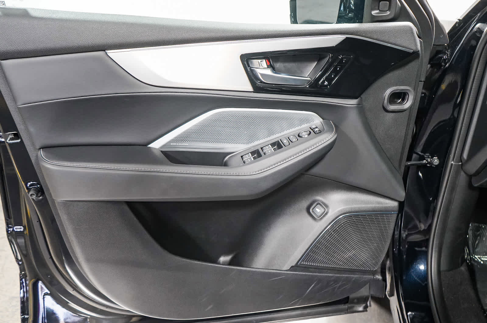 Used 2025 Acura MDX SH-AWD w/ Technology Package image 22