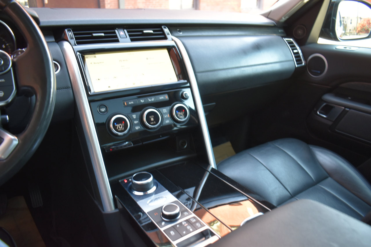 Used 2017 Land Rover Discovery HSE image 33