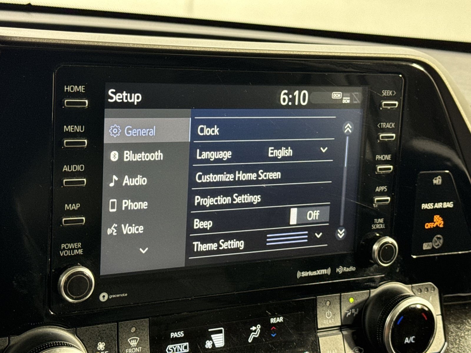 Used 2022 Toyota Highlander XLE AWD/4WD image 31