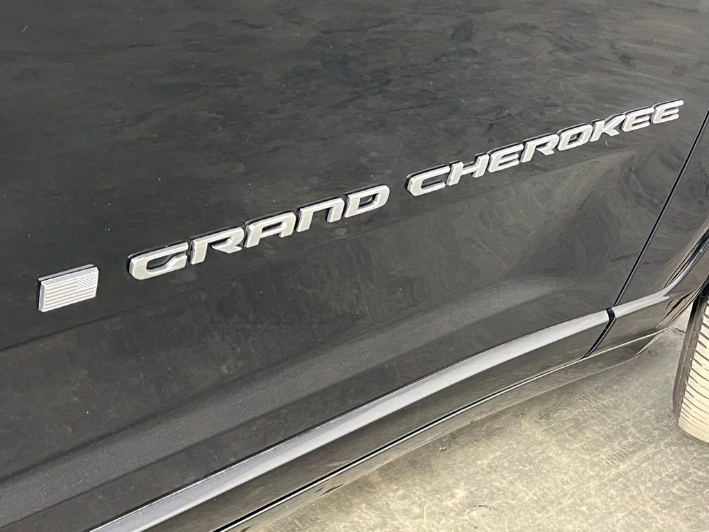 Used 2023 Jeep Grand Cherokee Overland w/ Luxury Tech Group IV image 39