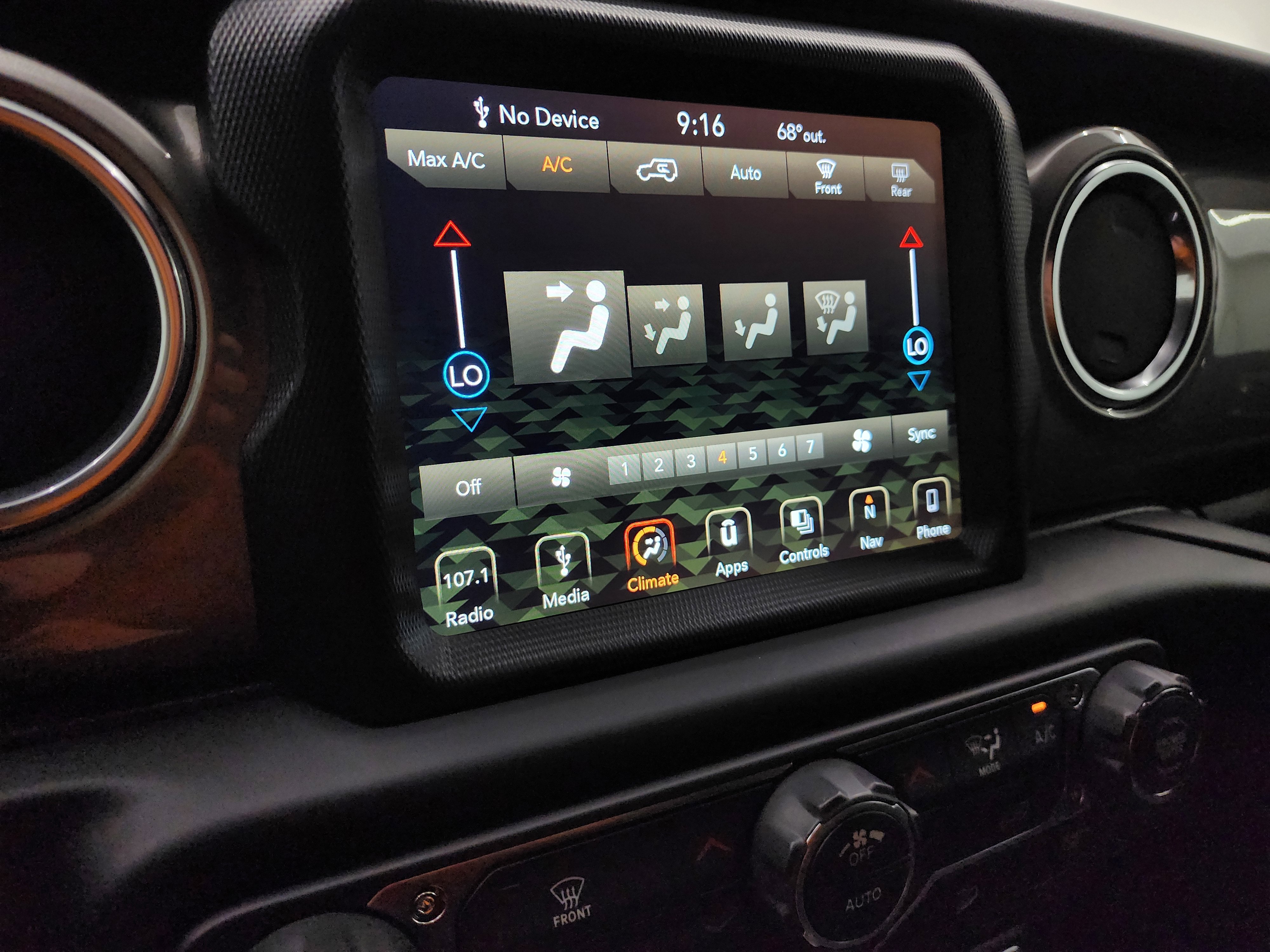 Used 2018 Jeep Wrangler Unlimited Sahara image 41