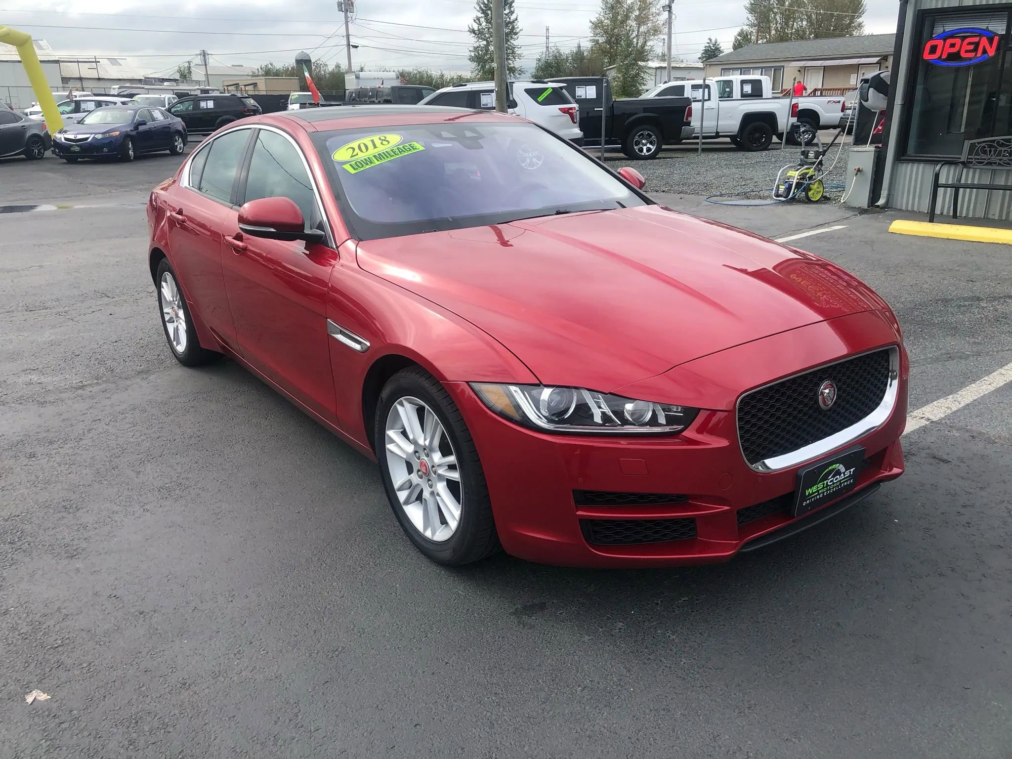 Used 2018 Jaguar XE Premium RWD image 2