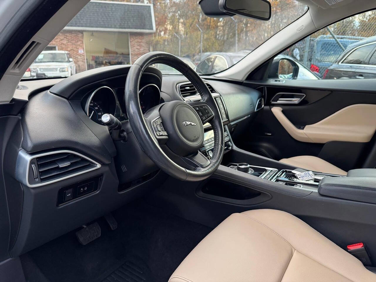 Used 2018 Jaguar F-PACE Premium image 24