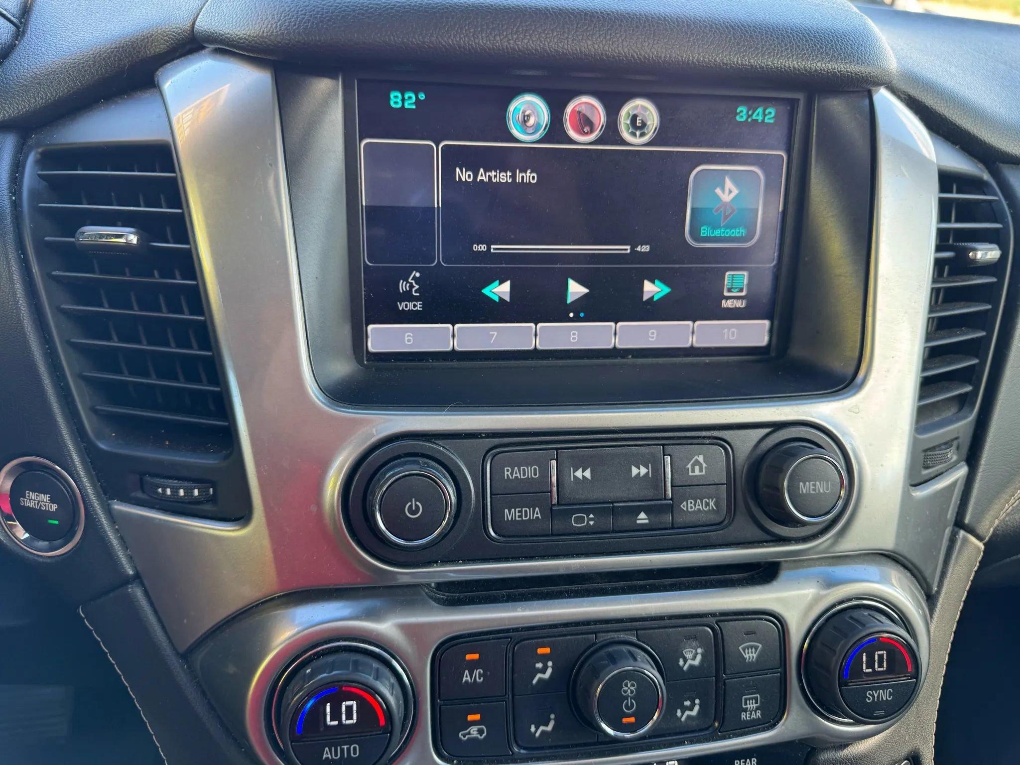 Used 2015 Chevrolet Suburban LTZ image 32