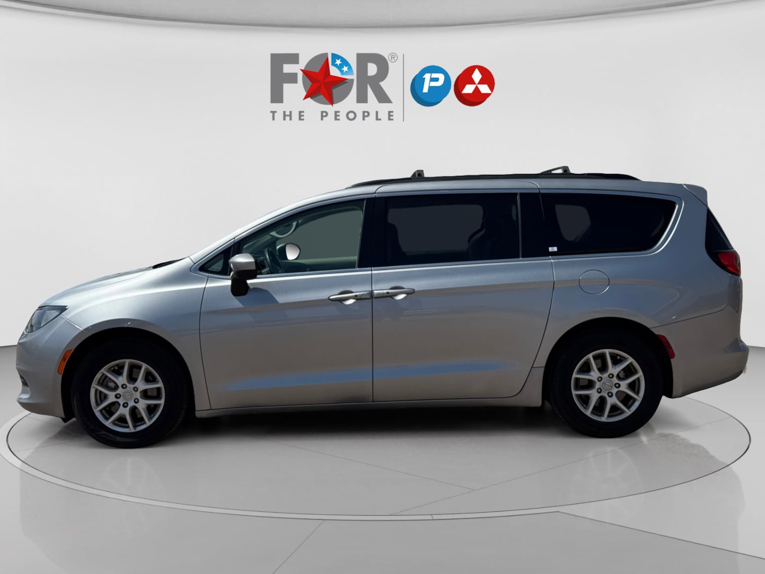 Used 2020 Chrysler Voyager Lxi image 2