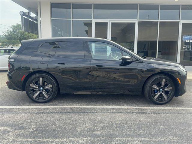 Used 2024 BMW iX xDrive50 w/ Premium Package AWD/4WD image 2