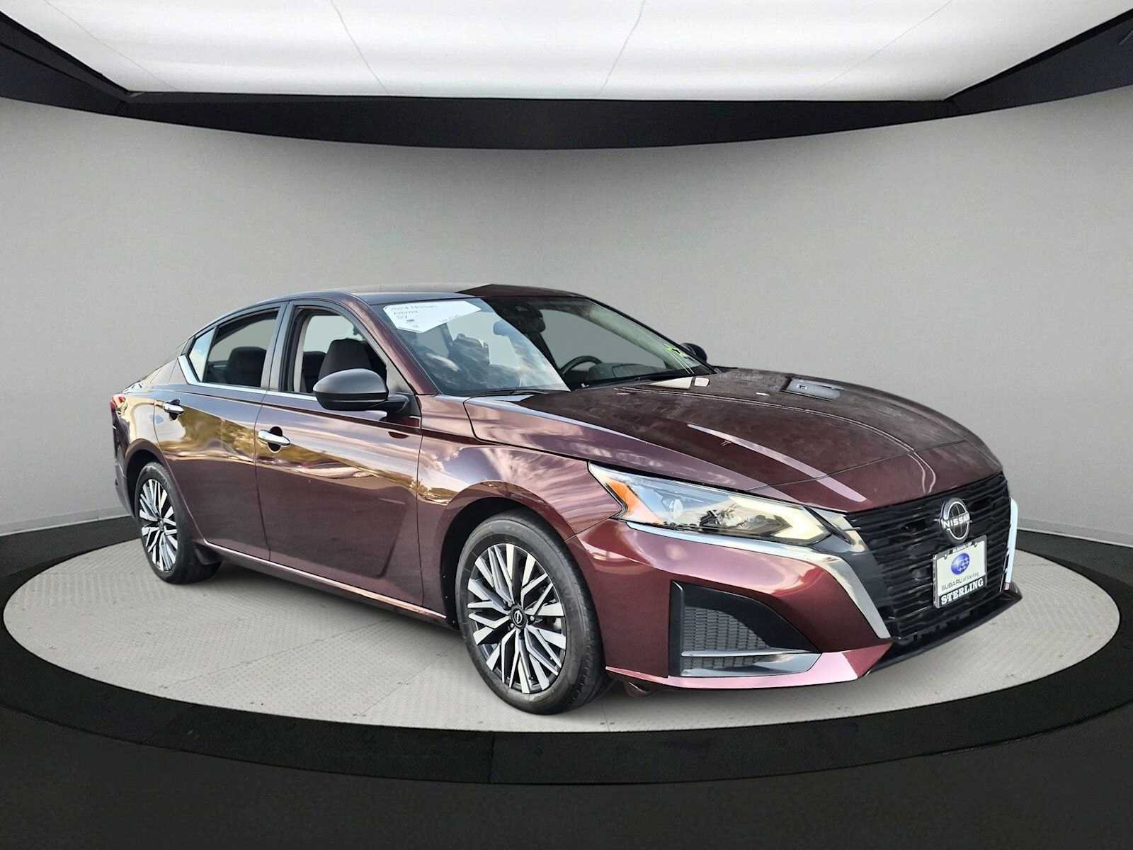 Used 2024 Nissan Altima 2.5 SV FWD image 2