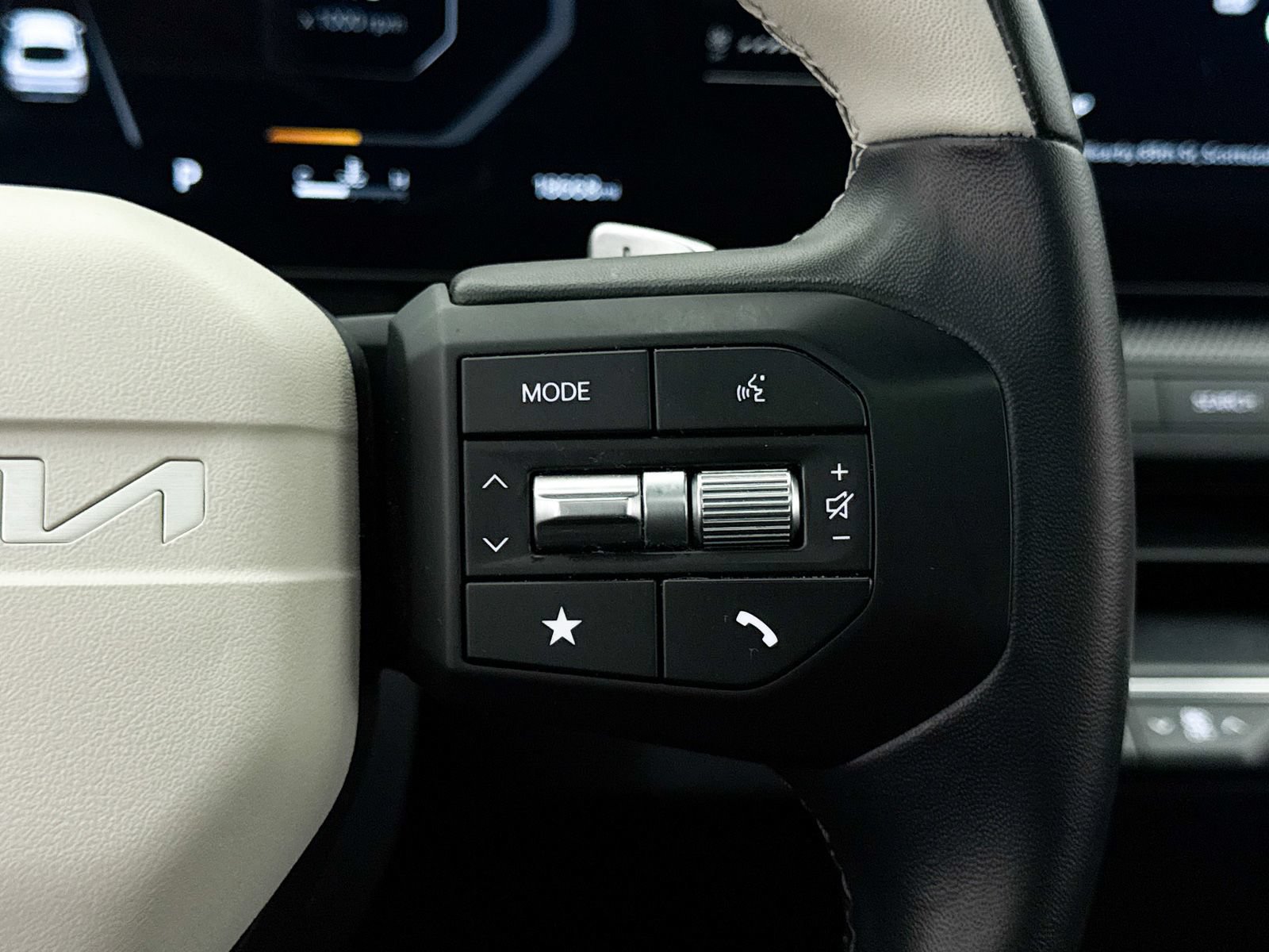 Certified 2025 Kia K4 EX w/ GT-Line Sunroof Package FWD image 37