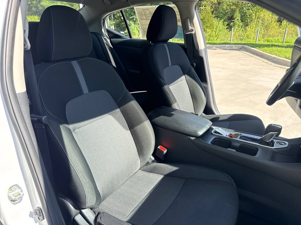 Used 2025 Nissan Sentra SV FWD image 35