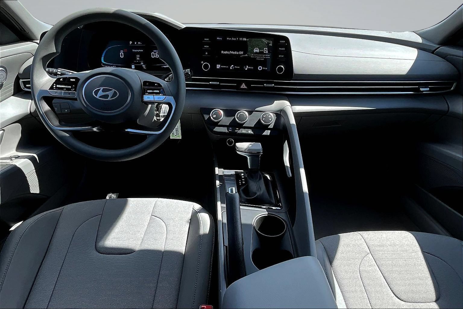 New 2026 Hyundai Elantra SE FWD image 5