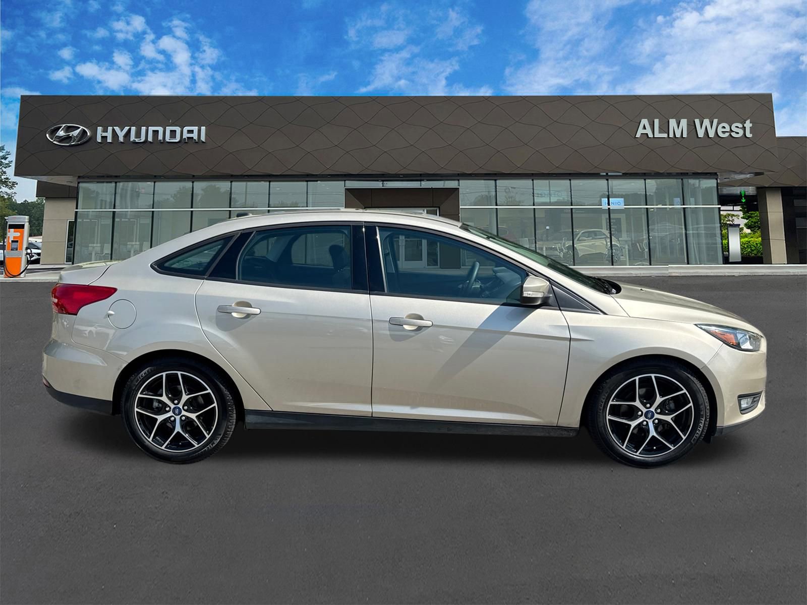 Used 2018 Ford Focus SEL FWD image 4
