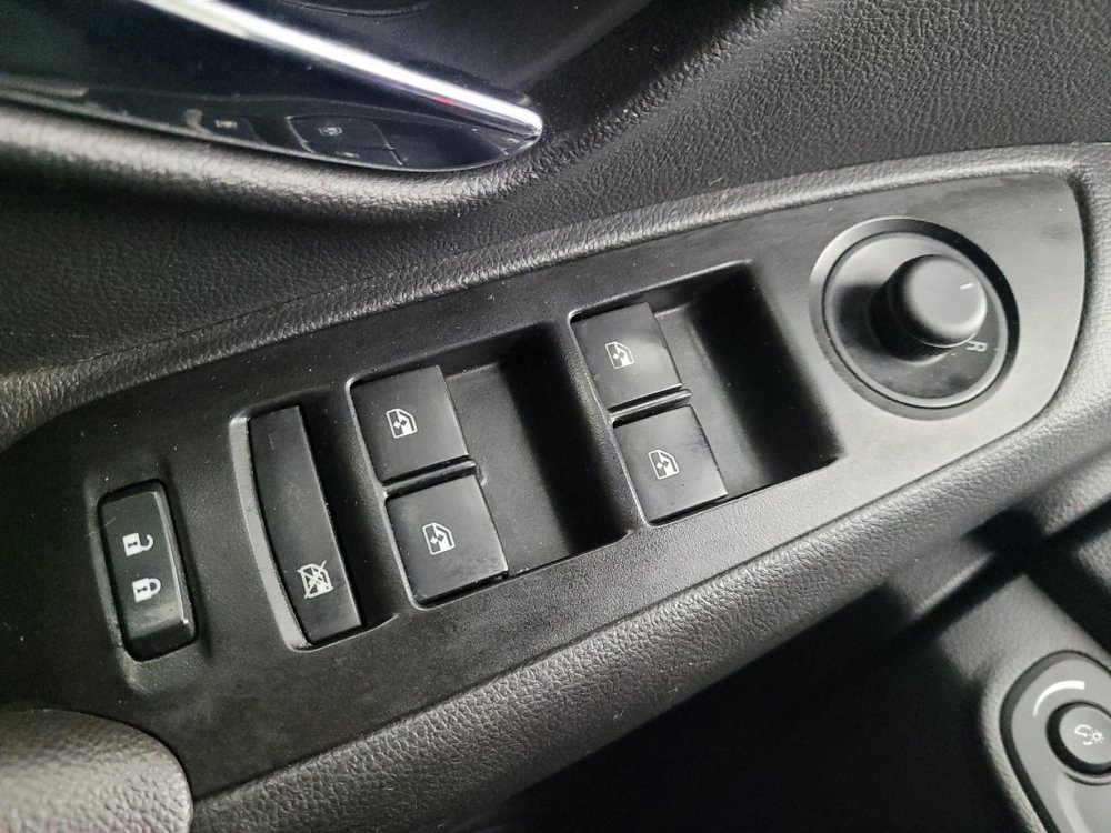 Used 2020 Chevrolet Trax LT FWD image 27