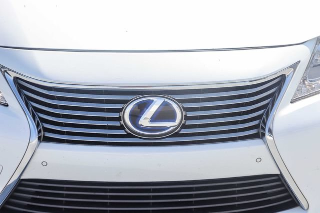Used 2015 Lexus ES 300h w/ Premium Package w/Bamboo Trim FWD image 13
