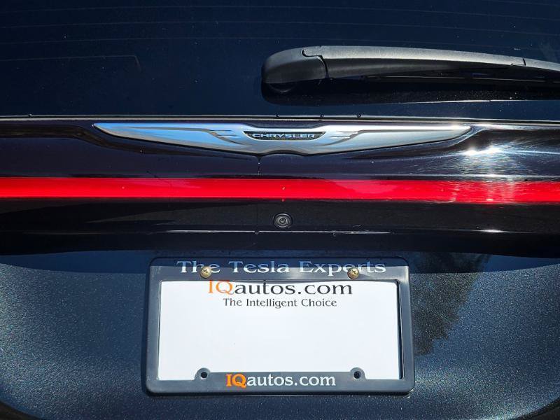 Used 2021 Chrysler Pacifica Touring-L FWD image 27
