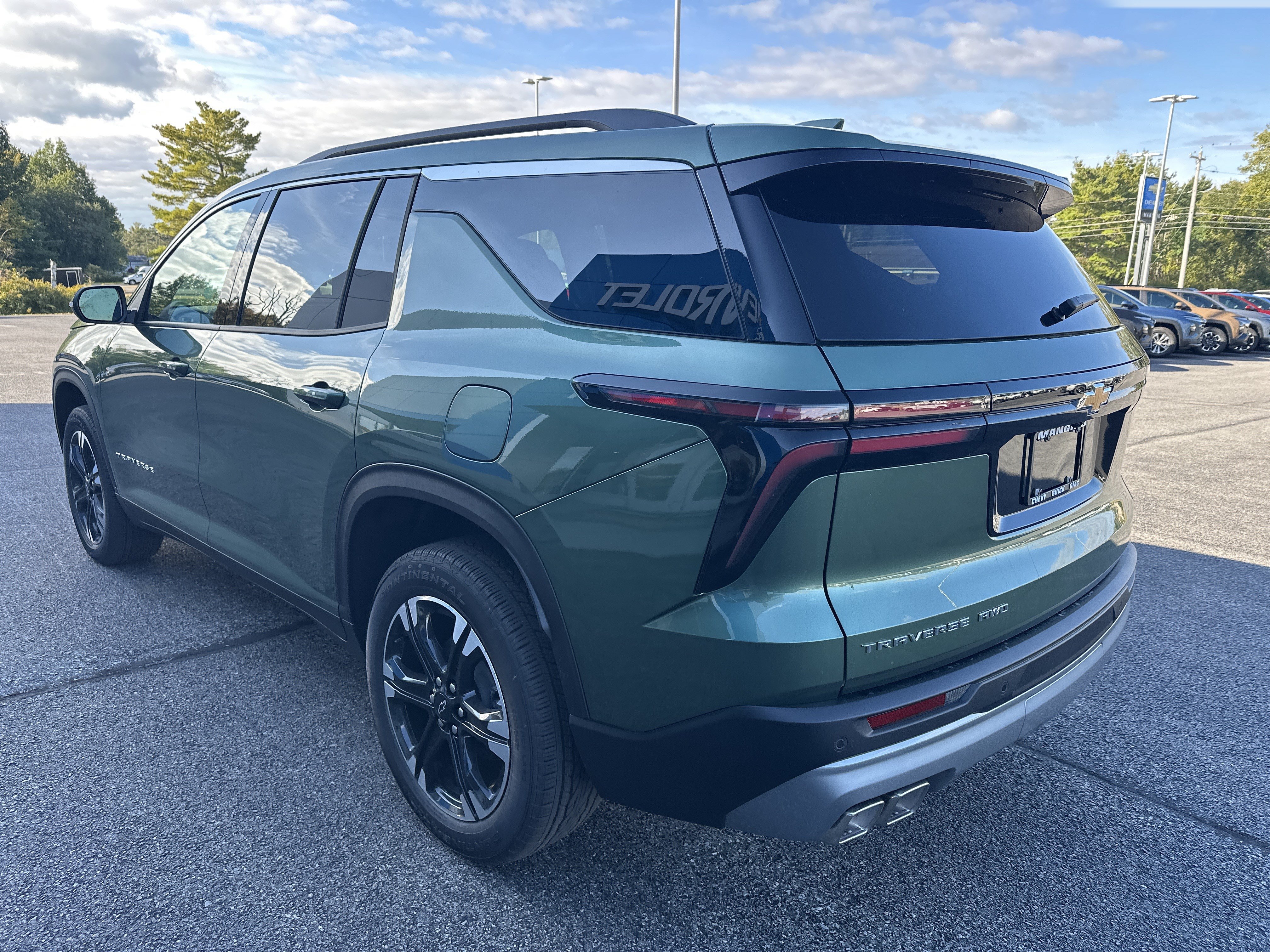 New 2027 Chevrolet Traverse LT w/ Sun and Wheel Package AWD/4WD image 4
