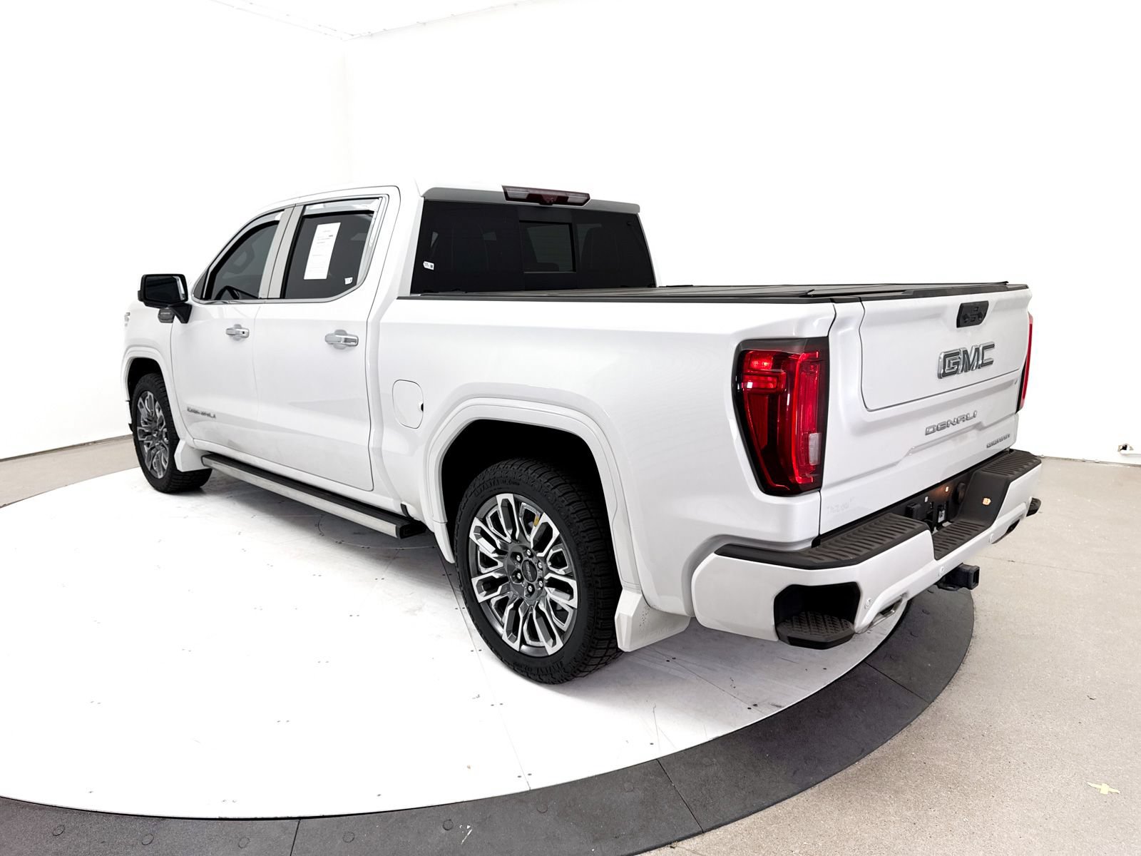 Used 2023 GMC Sierra 1500 Denali Ultimate AWD/4WD image 13