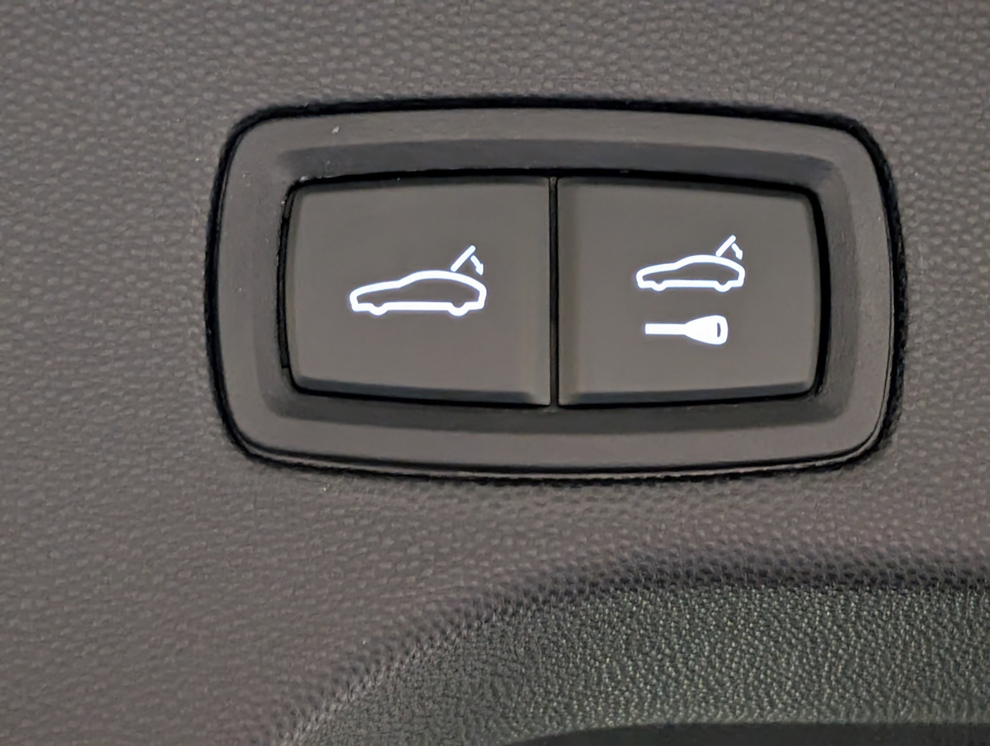 Certified 2025 Porsche Macan Electric image 22