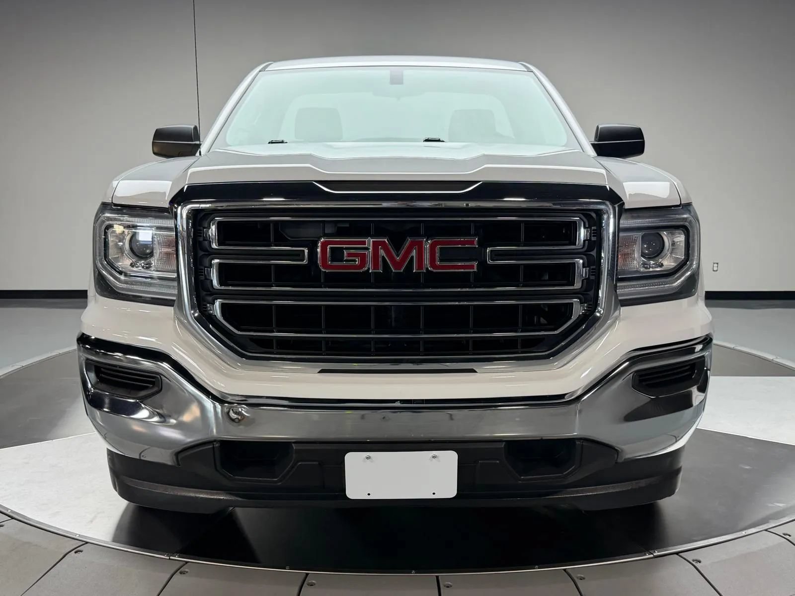 Used 2017 GMC Sierra 1500 2WD Regular Cab image 3