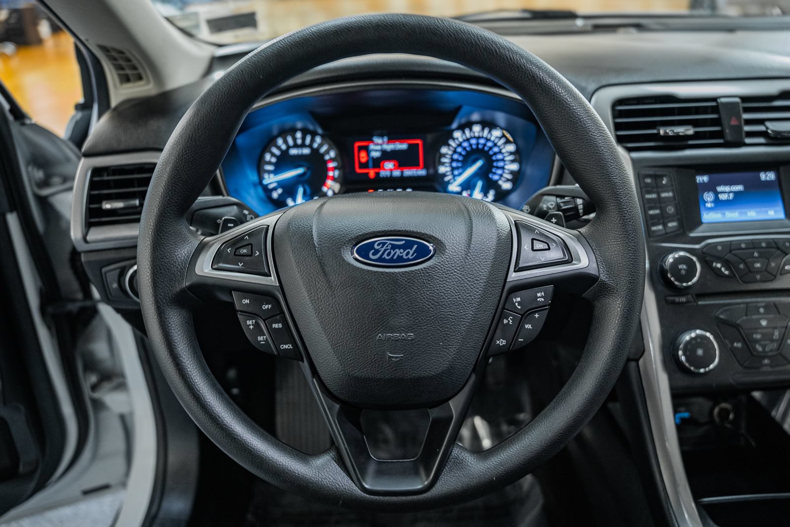 Used 2017 Ford Fusion SE FWD image 32
