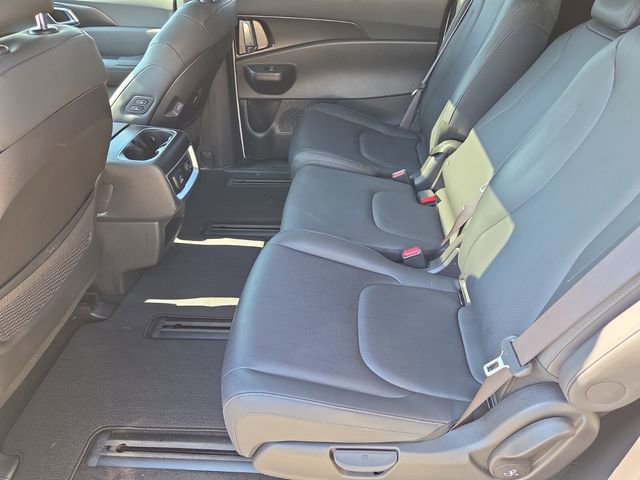 Used 2025 Kia Carnival SX w/ SX Dark Edition Package FWD image 13