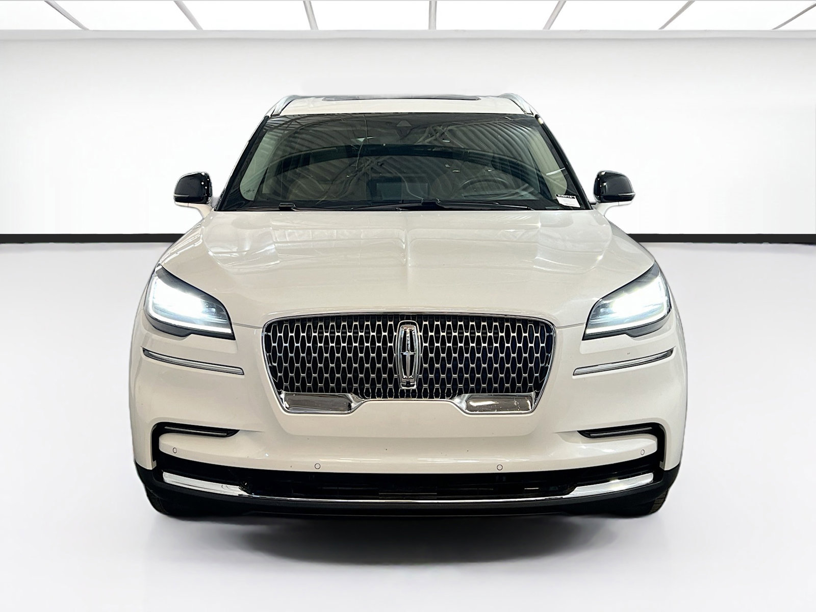 Used 2023 Lincoln Aviator Reserve w/ Equipment Group 201A image 2