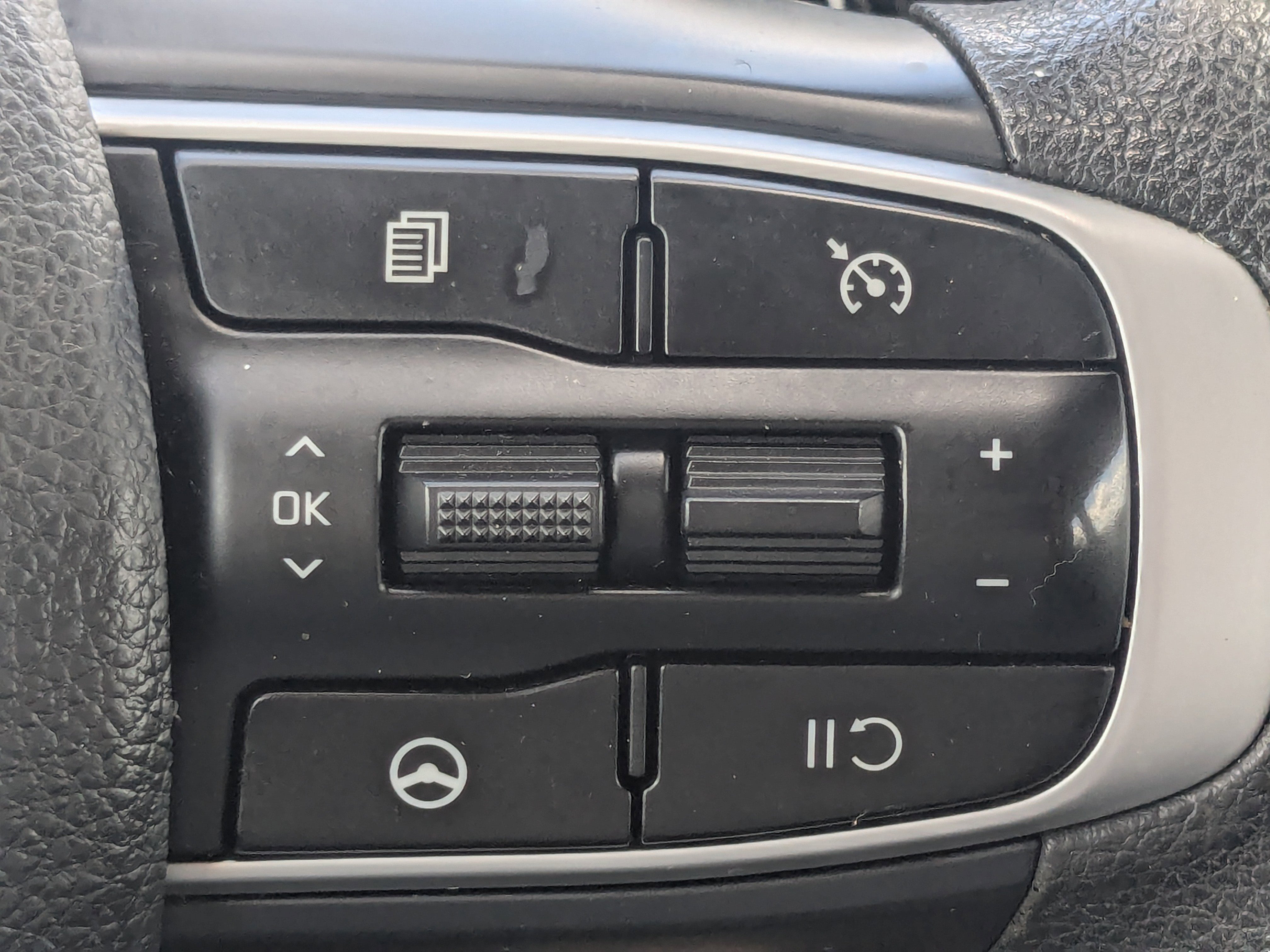 Used 2024 Kia K5 LXS image 28