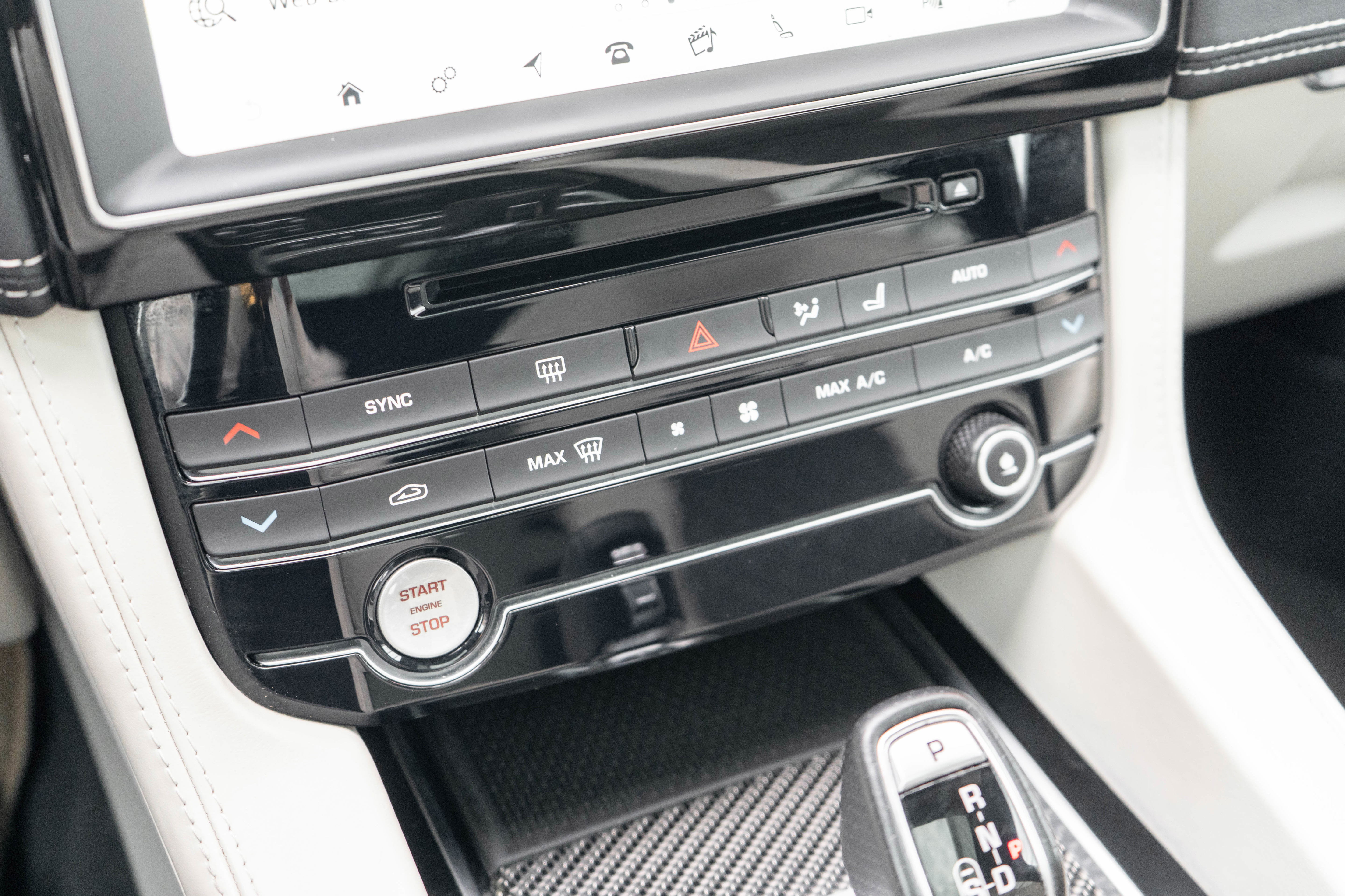 Used 2019 Jaguar F-PACE SVR AWD/4WD image 21