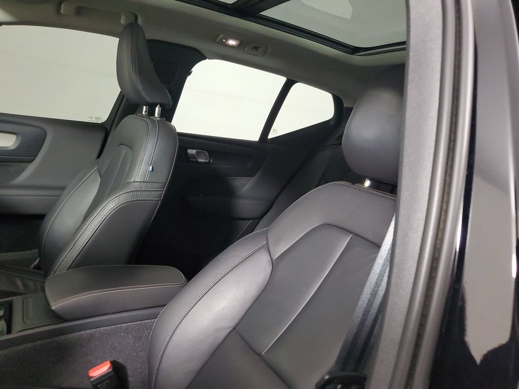 Certified 2024 Volvo XC40 B5 Ultimate w/ Protection Package Premier AWD/4WD image 22