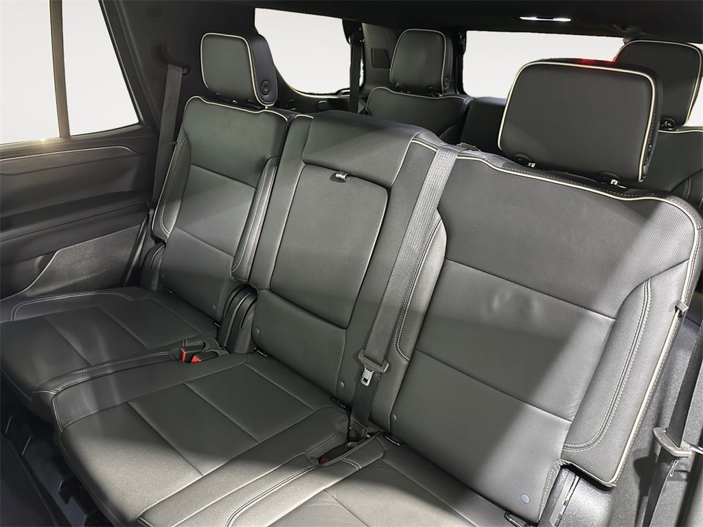 Used 2024 GMC Yukon SLT image 13