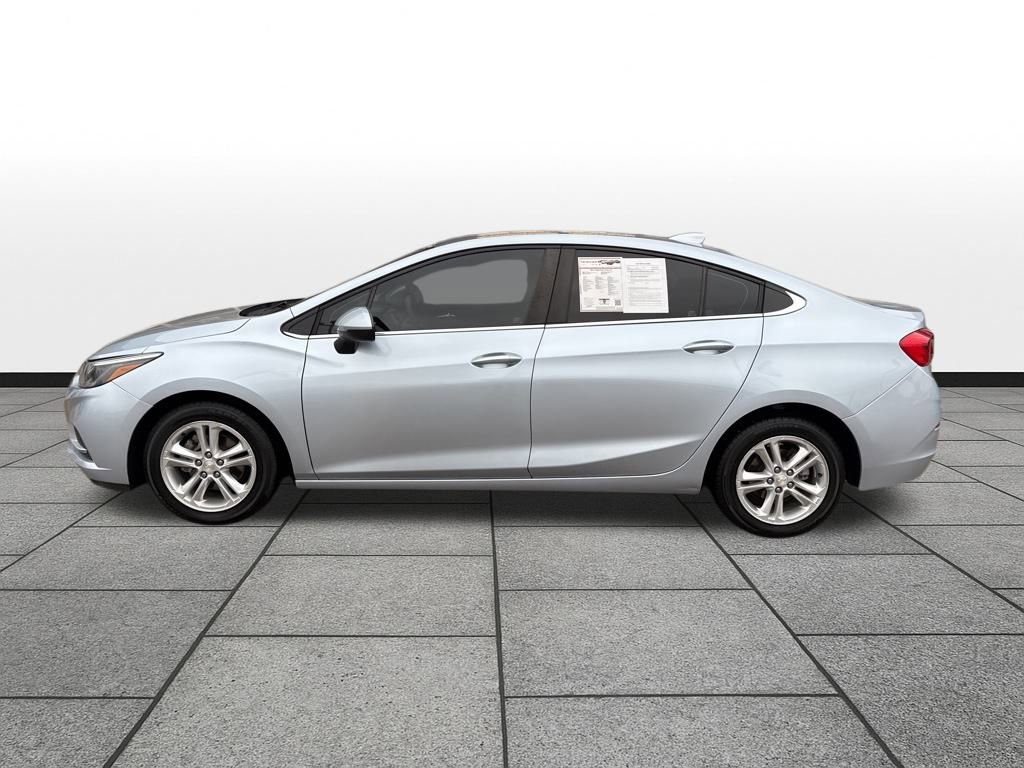 Used 2017 Chevrolet Cruze LT image 2