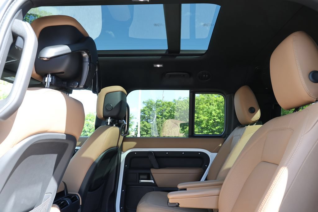 New 2026 Land Rover Defender 130 X-Dynamic SE AWD/4WD image 11