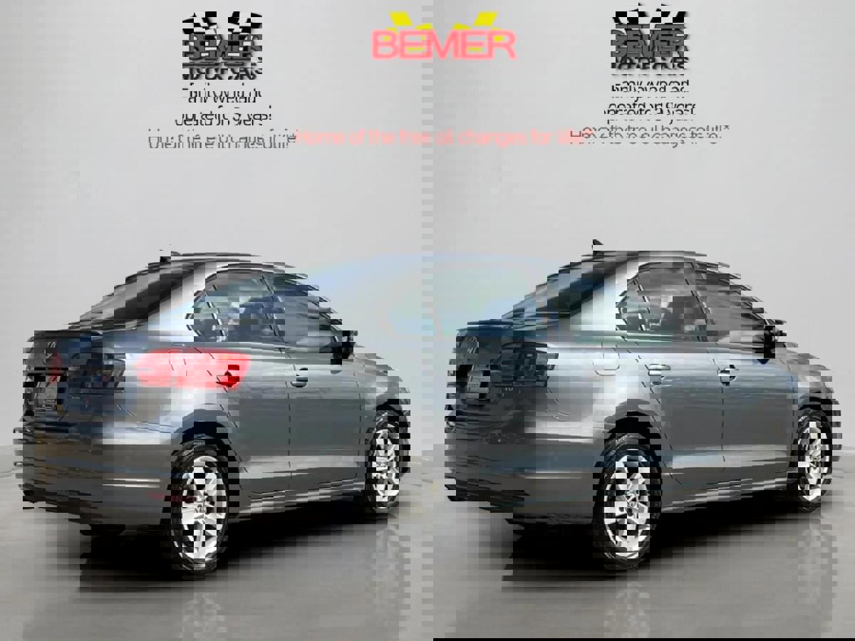 Used 2012 Volkswagen Jetta TDI image 5