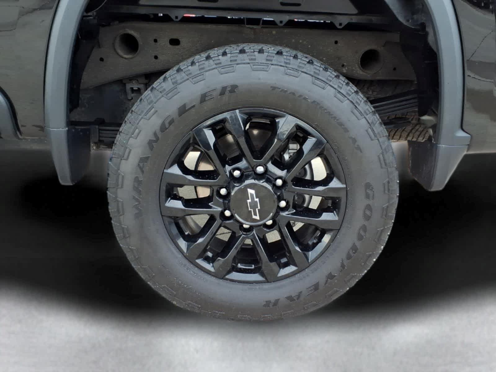 Used 2025 Chevrolet Silverado 2500 Custom w/ Custom Value Package AWD/4WD image 3
