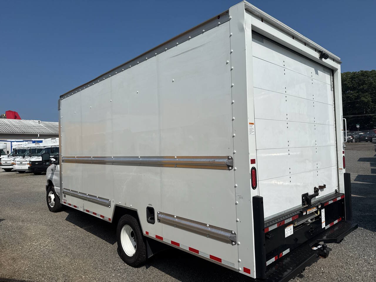 Used 2022 Ford E-350 and Econoline 350 Super Duty RWD image 3