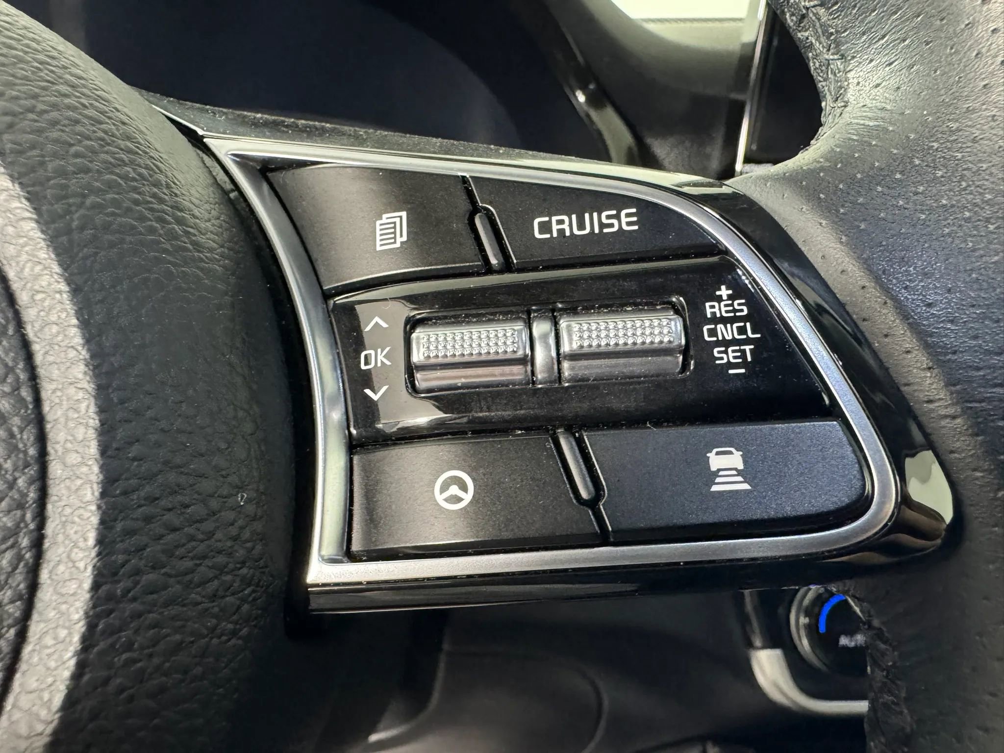 Used 2023 Kia Seltos SX w/ SX Sunroof Package AWD/4WD image 16