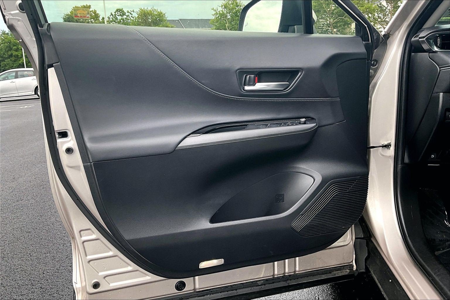 Used 2021 Toyota Venza LE AWD/4WD image 20