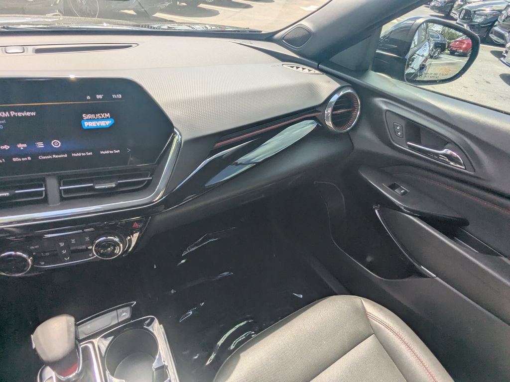 Used 2025 Chevrolet Trax RS w/ Driver Confidence Package FWD image 4
