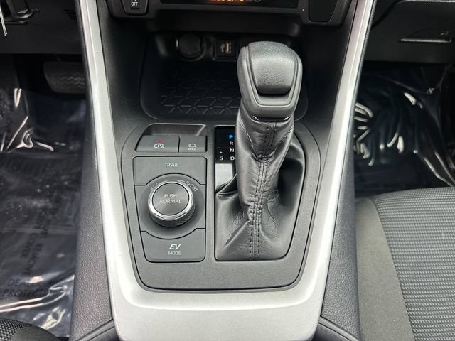 Certified 2025 Toyota RAV4 LE AWD/4WD image 29