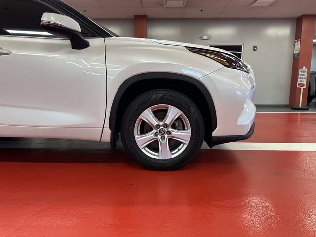 Certified 2025 Toyota Highlander LE AWD/4WD image 30