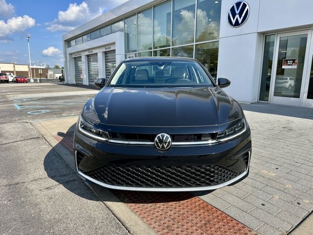 New 2026 Volkswagen Jetta SE image 2