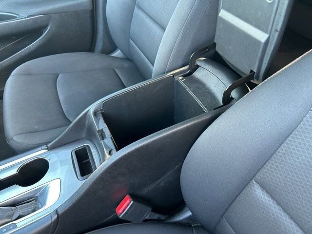 Used 2018 Chevrolet Malibu LT image 30