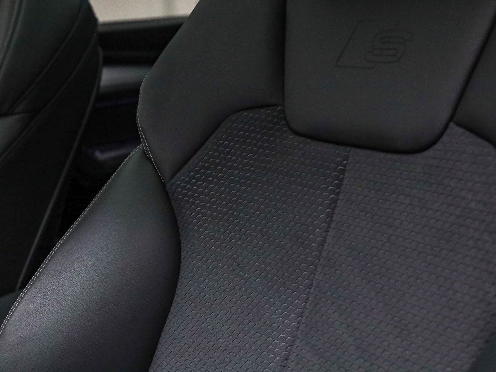 Used 2024 Audi Q5 e Premium Plus image 23