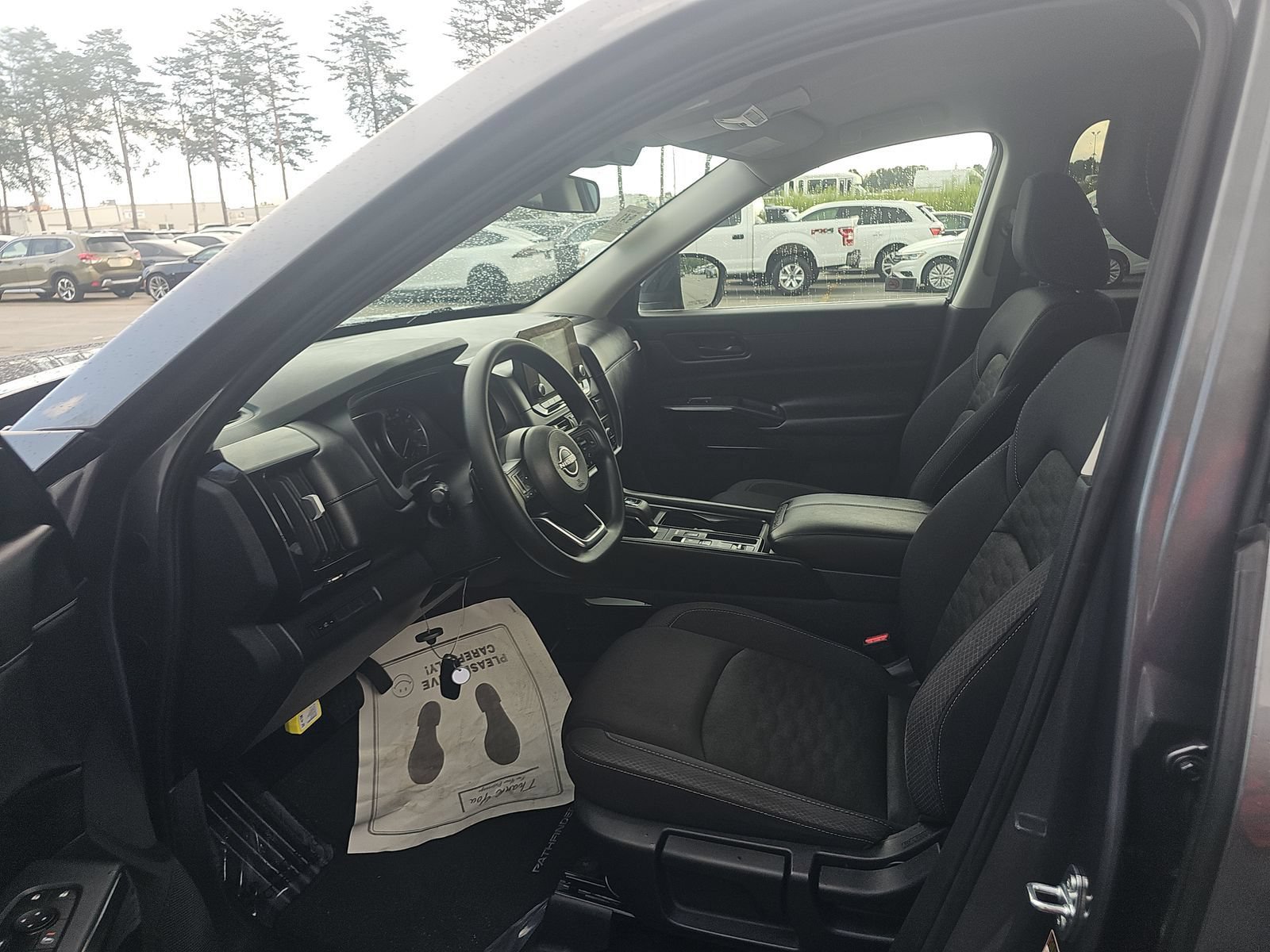 Used 2025 Nissan Pathfinder S FWD image 31