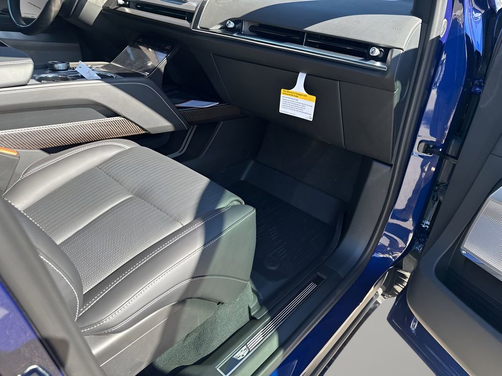 New 2026 Cadillac Vistiq Premium Luxury w/ LPO, Floor Liner Package AWD/4WD image 16