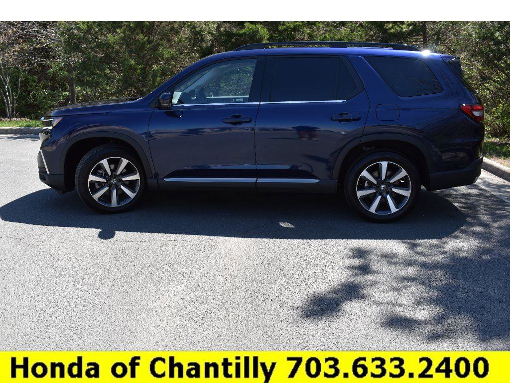 Used 2025 Honda Pilot Touring image 4