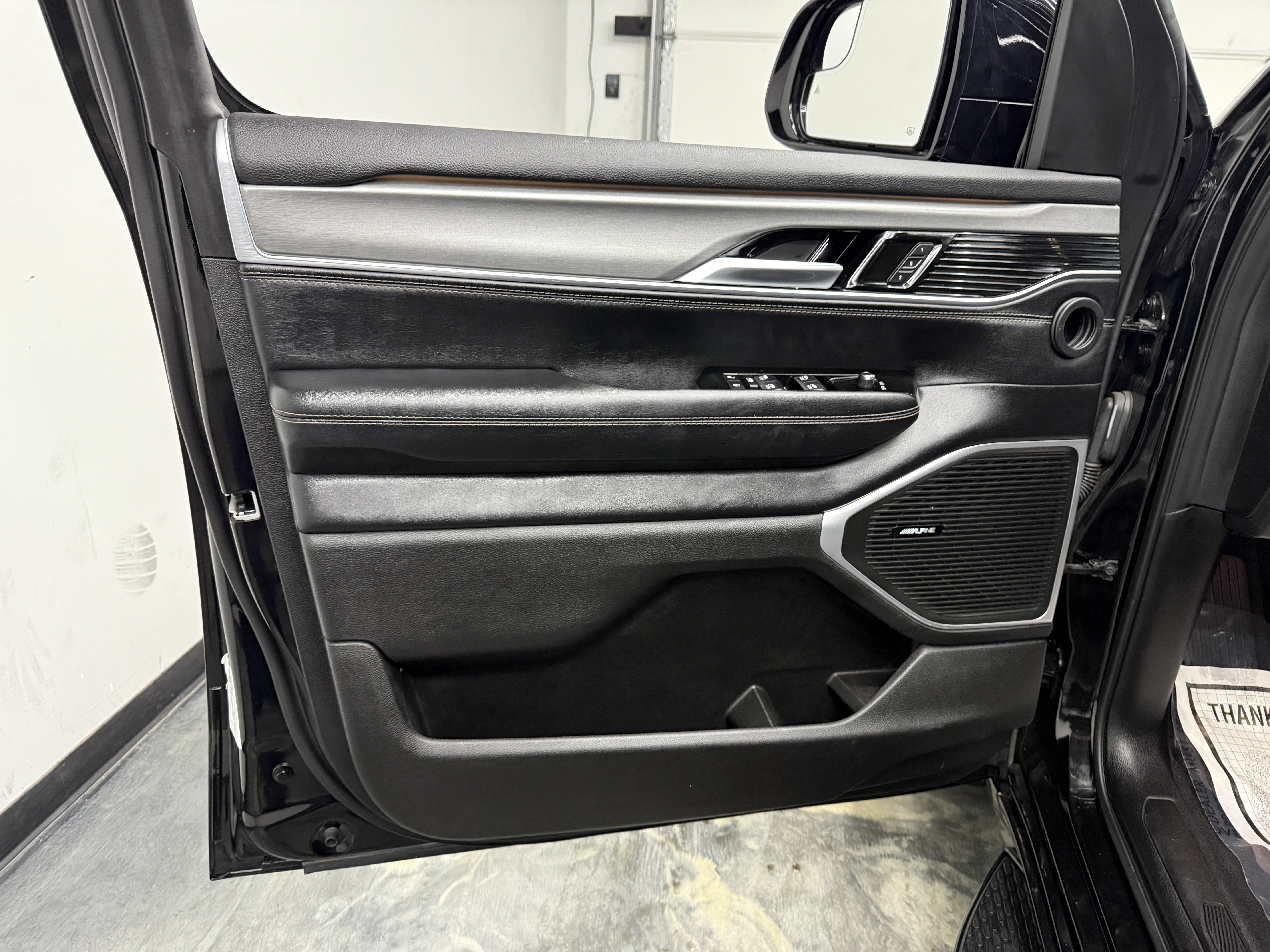 Used 2024 Jeep Wagoneer Series II image 11