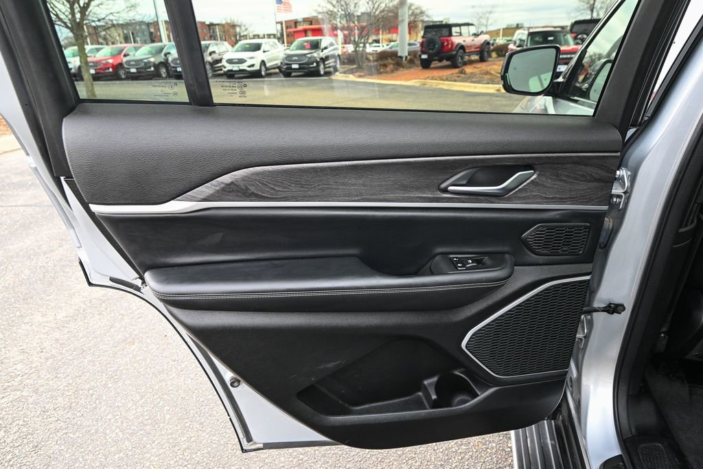 Used 2021 Jeep Grand Cherokee L Limited image 24