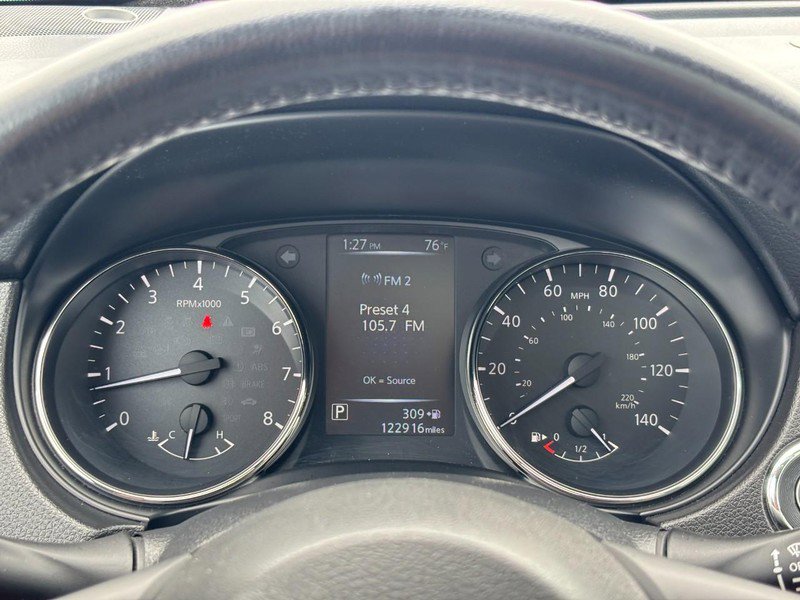 Used 2017 Nissan Rogue SV FWD image 19