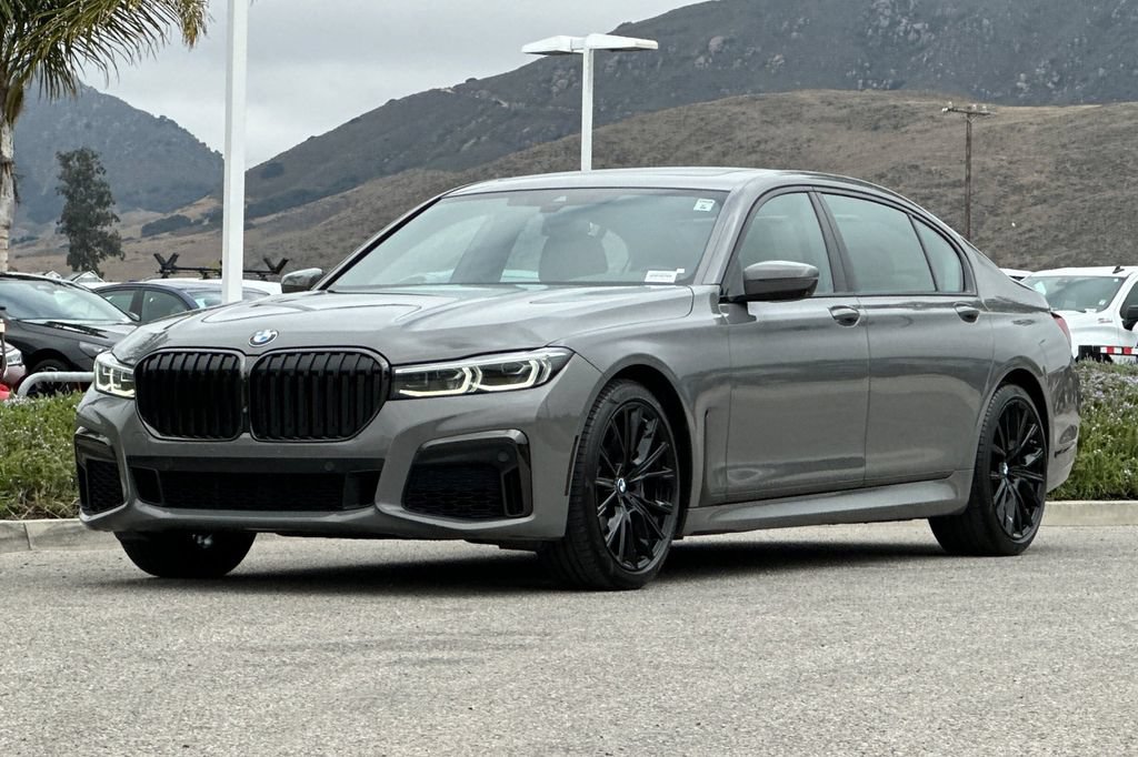 Used 2022 BMW 740i w/ M Sport Package RWD image 7